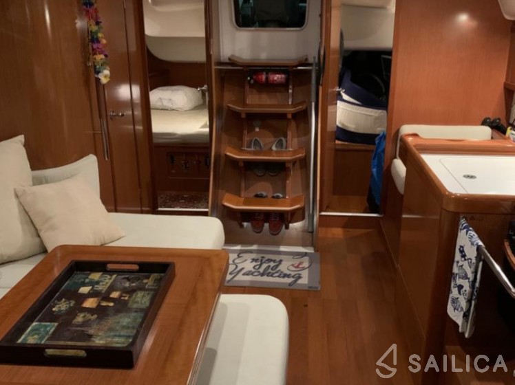 Oceanis 40 - Yacht Charter Sailica