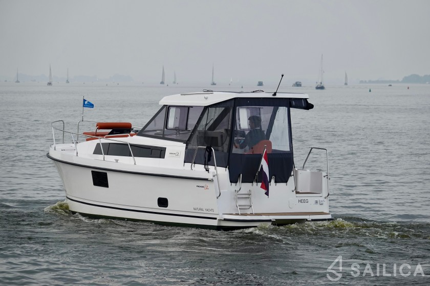 Nexus Revo 870 Prestige - Yacht Charter Sailica