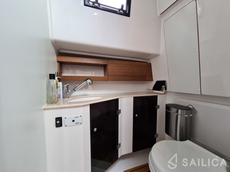 Nexus Revo 870 Prestige - Yacht Charter Sailica