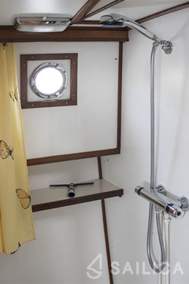 Pedro Levanto 32 - Yacht Charter Sailica