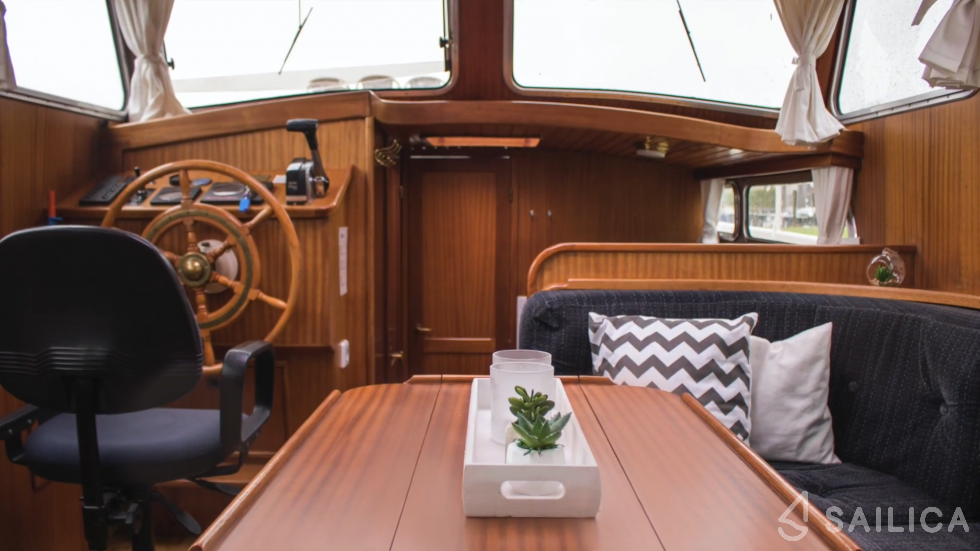 Pikmeer 1100 - Yacht Charter Sailica
