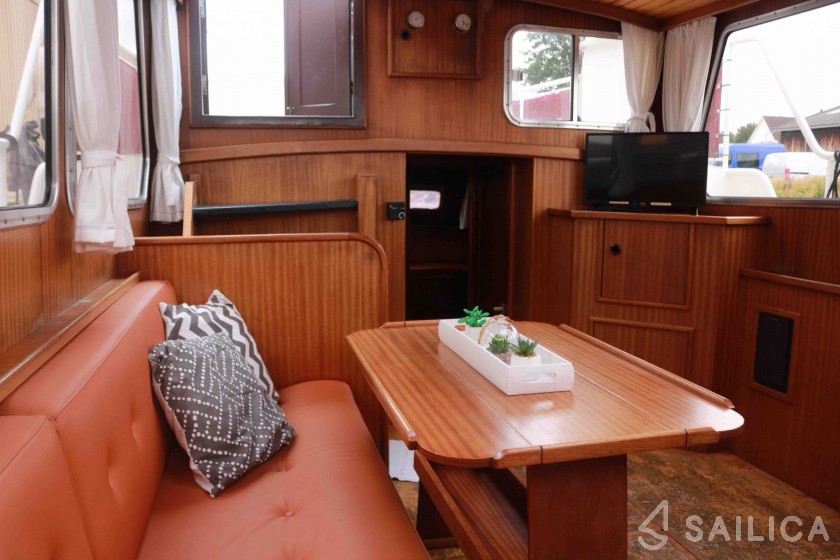 Pikmeer 1100 - Yacht Charter Sailica