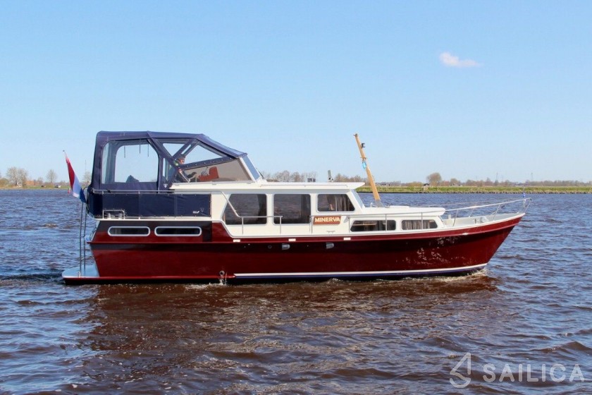 Pikmeer 1100 - Yacht Charter Sailica