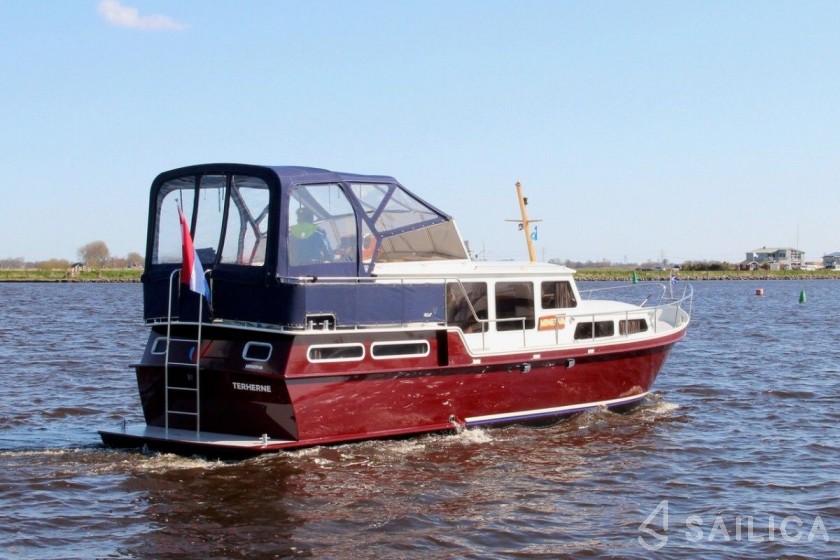 Pikmeer 1100 - Yacht Charter Sailica