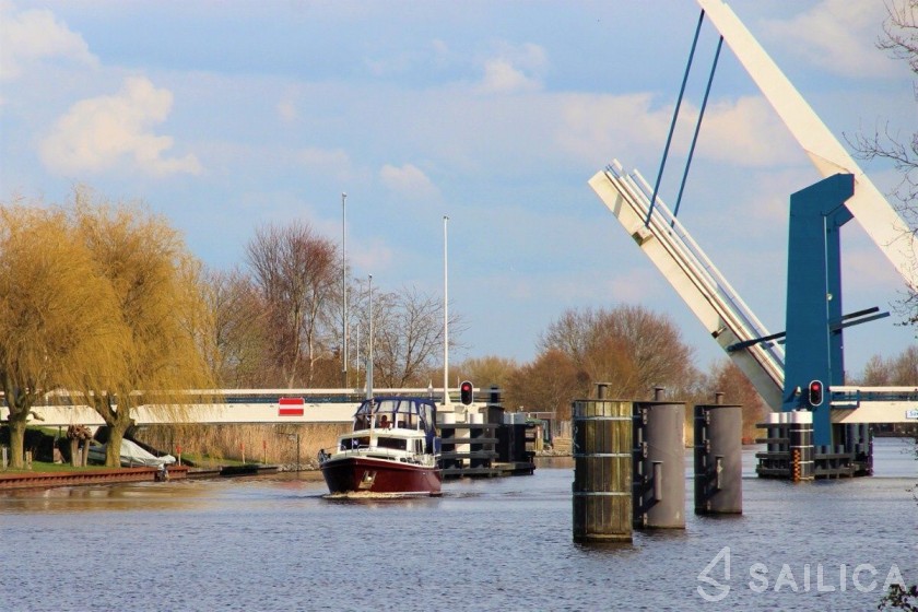 Pikmeer 1100 - Yacht Charter Sailica