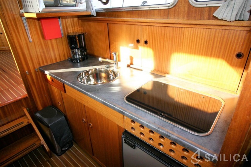 Pikmeer 1100 - Yacht Charter Sailica