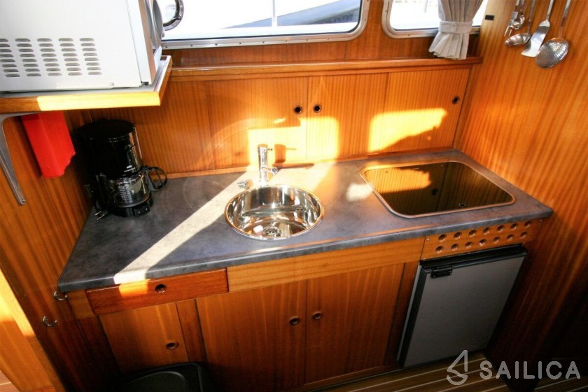 Pikmeer 1100 - Yacht Charter Sailica