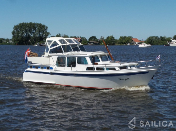 Pikmeer 1200 - Yacht Charter Sailica