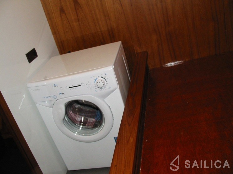 Riverline 1400 - Yacht Charter Sailica