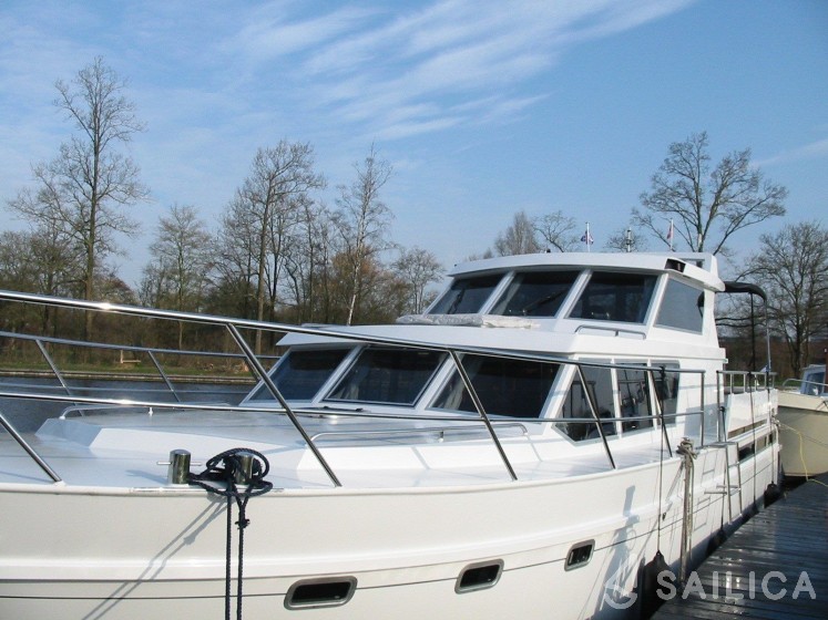Riverline 1400 - Yacht Charter Sailica