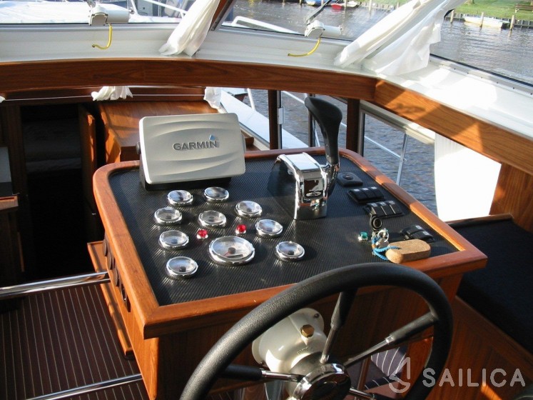 Riverline 1400 - Yacht Charter Sailica