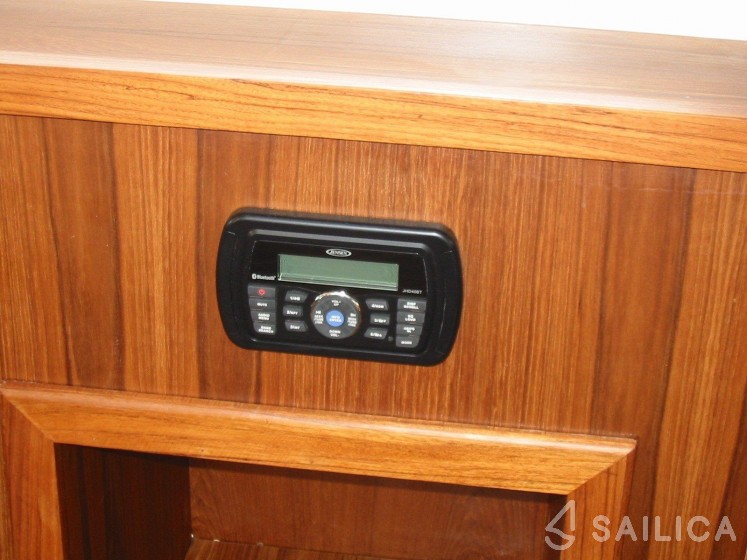 Riverline 1400 - Yacht Charter Sailica