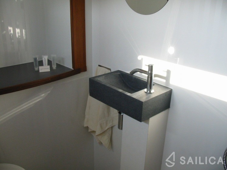 Riverline 1400 - Yacht Charter Sailica