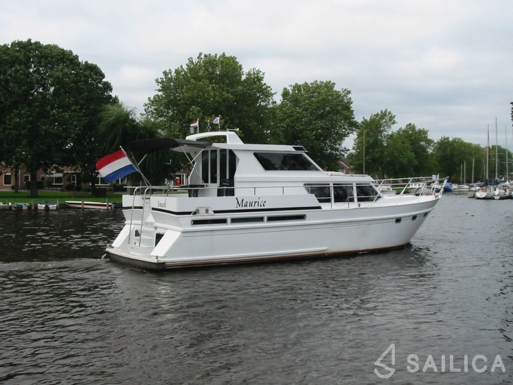 Riverline 1400 - Yacht Charter Sailica