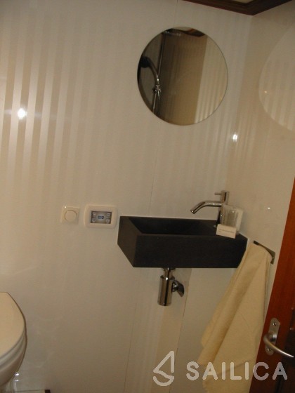 Riverline 1400 - Yacht Charter Sailica