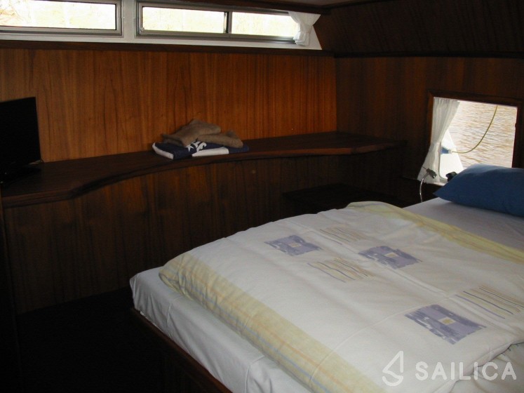 Riverline 1400 - Yacht Charter Sailica