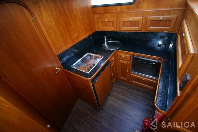 Smelne 1180 - Yacht Charter Sailica