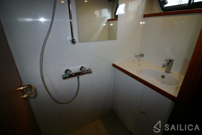 Smelne 1180 - Yacht Charter Sailica
