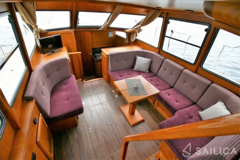 Smelne 1180 - Yacht Charter Sailica