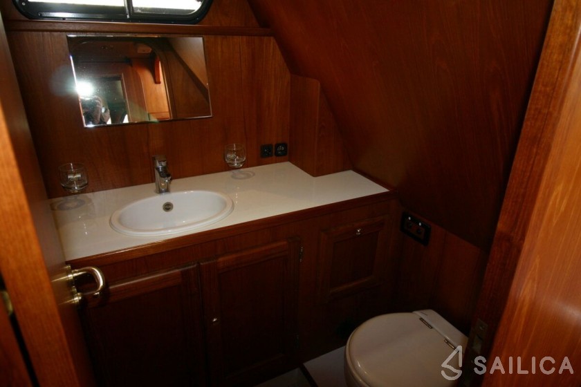 Smelne 1180 - Yacht Charter Sailica