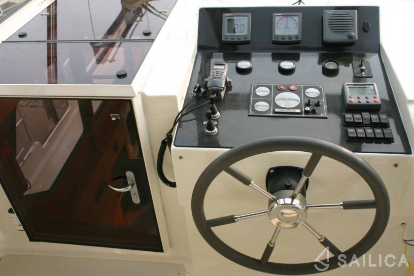 Smelne 1180 - Yacht Charter Sailica