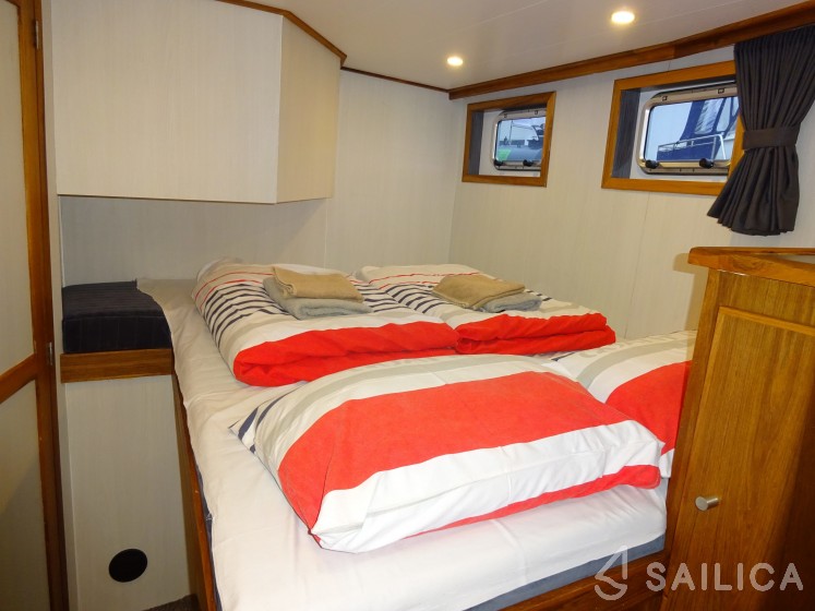Stevens Columbus 1500 - Yacht Charter Sailica