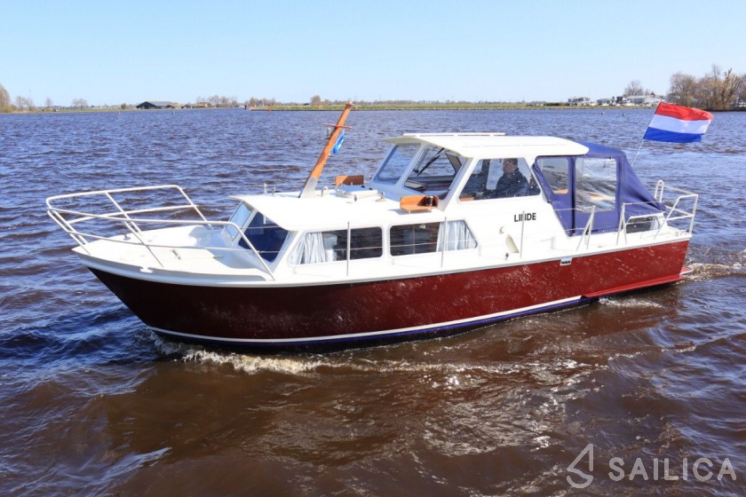 Tjeukemeer 900 - Yacht Charter Sailica
