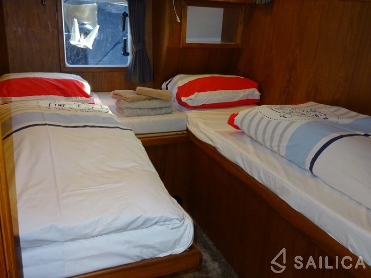 Topline 1500 - Yacht Charter Sailica