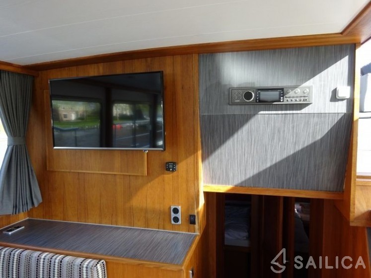 Topline 1500 - Yacht Charter Sailica