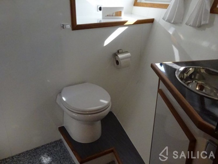 Topline 1500 - Yacht Charter Sailica