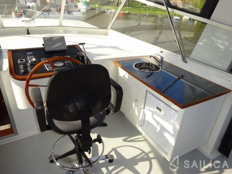 Topline 1500 - Yacht Charter Sailica