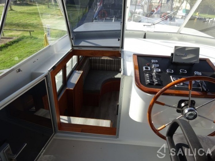 Topline 1500 - Yacht Charter Sailica