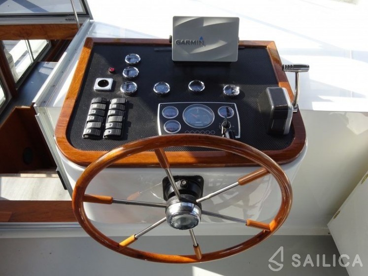 Topline 1500 - Yacht Charter Sailica