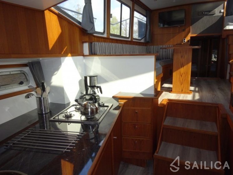 Topline 1500 - Yacht Charter Sailica