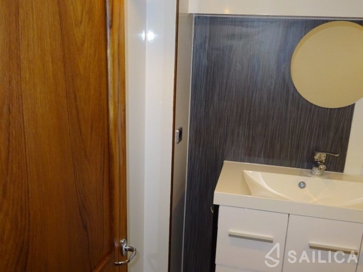 Topline 1500 - Yacht Charter Sailica