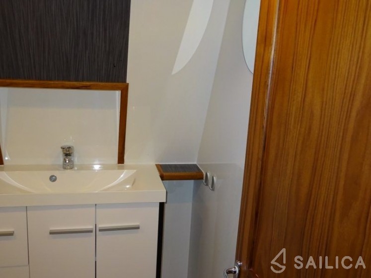 Topline 1500 - Yacht Charter Sailica