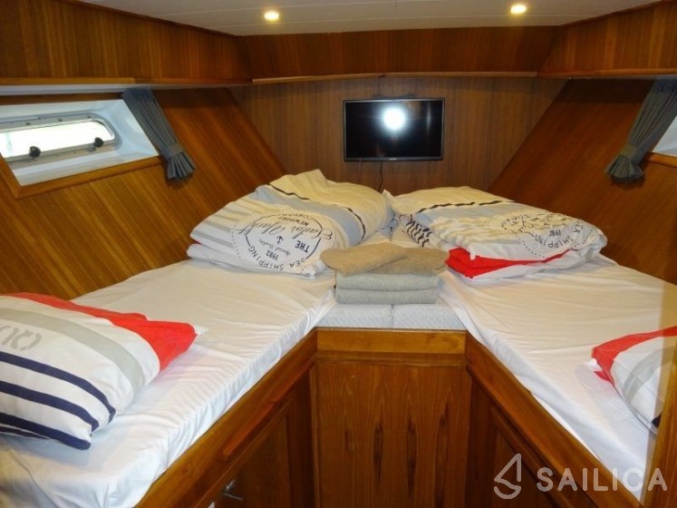 Topline 1500 - Yacht Charter Sailica