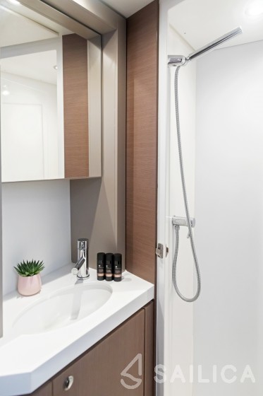 Bali 4.6 - Yacht Charter Sailica