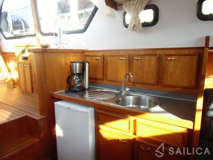 Valkkruiser 1160 - Yacht Charter Sailica