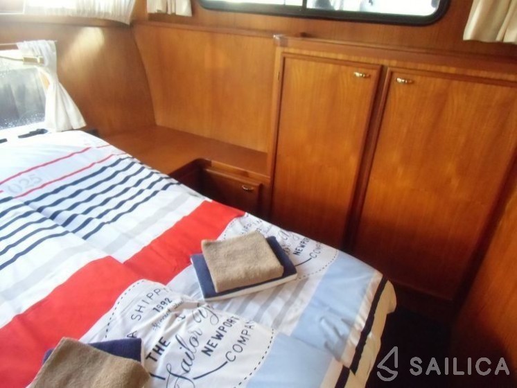 Valkkruiser 1160 - Yacht Charter Sailica