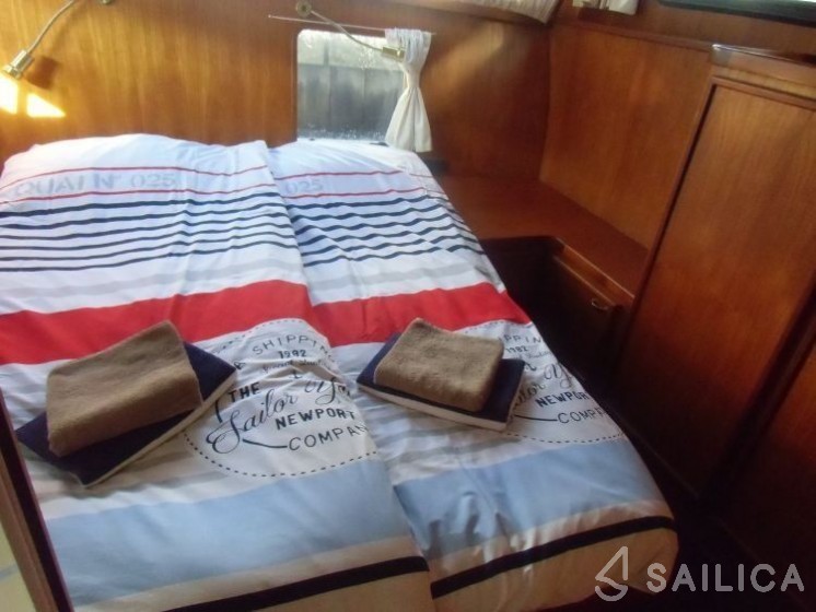 Valkkruiser 1160 - Yacht Charter Sailica