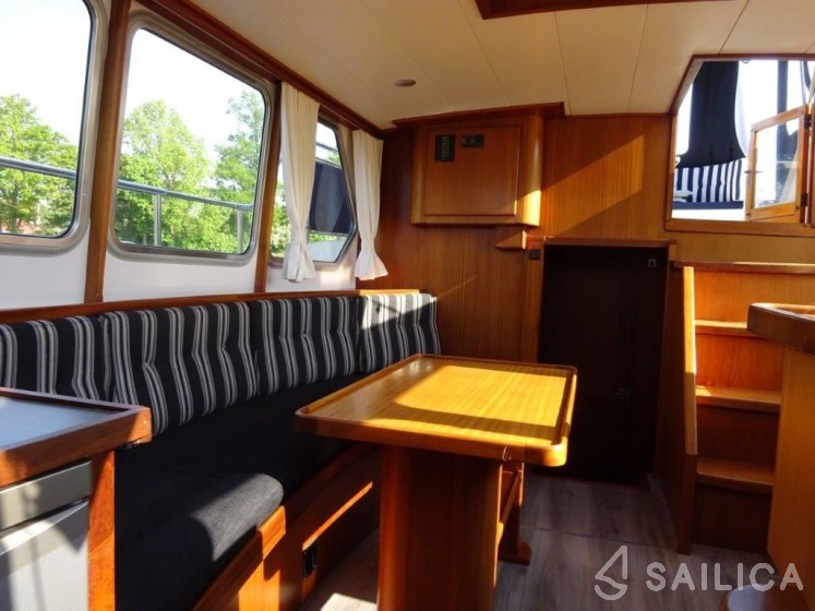Valkkruiser Kruiser 1200 - Yacht Charter Sailica