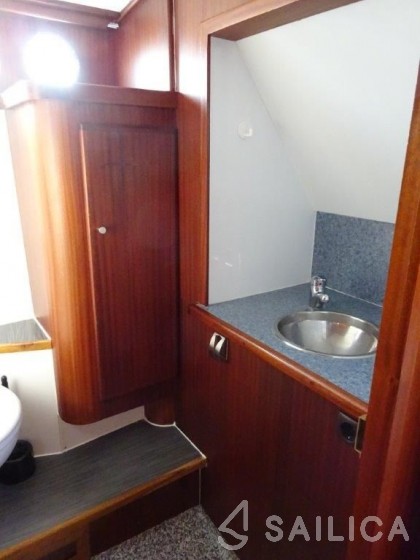 Valkkruiser Kruiser 1200 - Yacht Charter Sailica