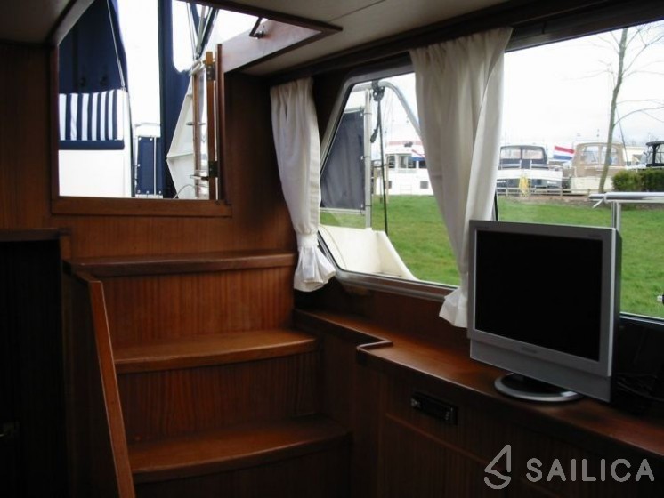Valkkruiser Kruiser 1200 - Yacht Charter Sailica