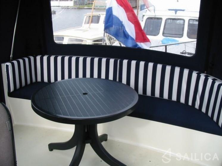 Valkkruiser Kruiser 1200 - Yacht Charter Sailica