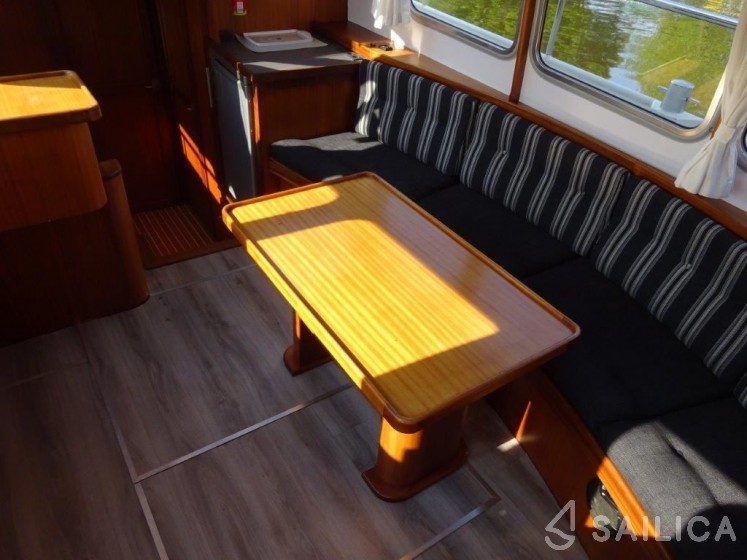 Valkkruiser Kruiser 1200 - Yacht Charter Sailica