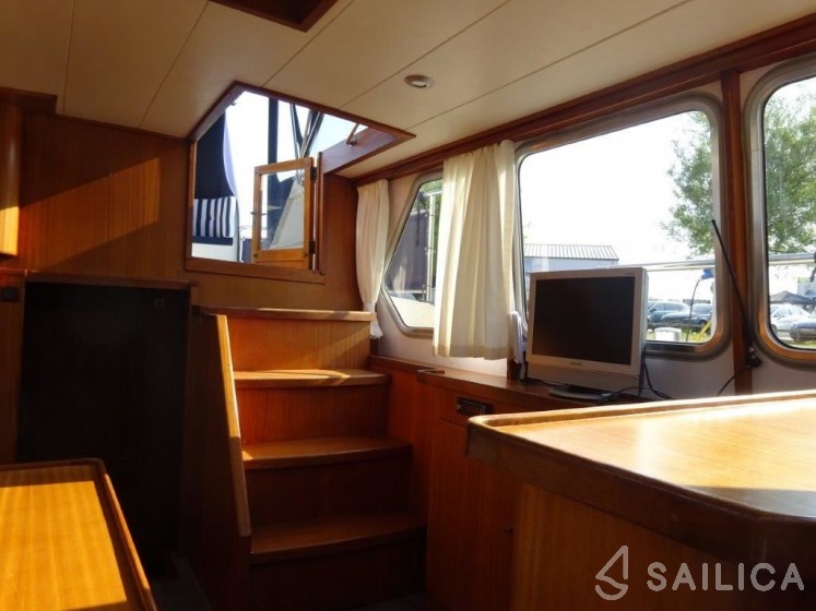 Valkkruiser Kruiser 1200 - Yacht Charter Sailica