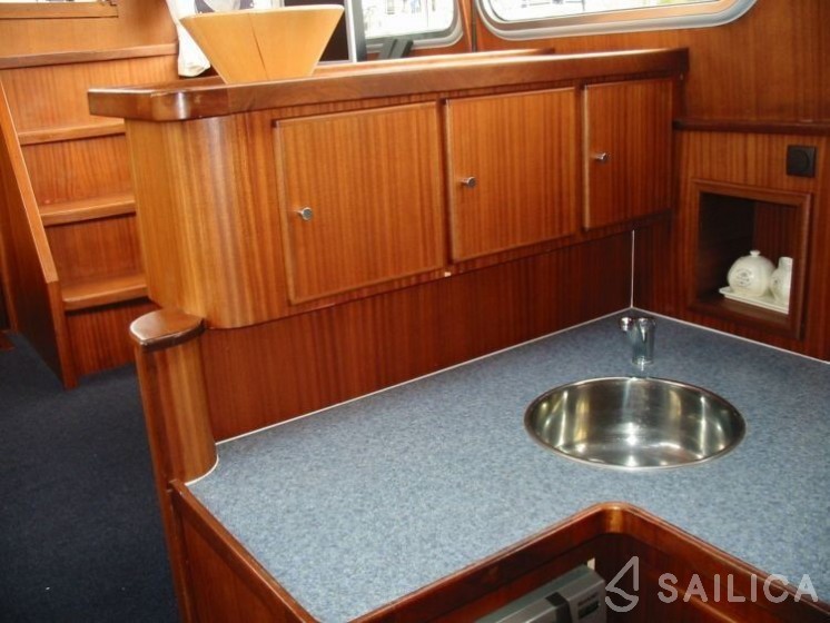 Valkkruiser Kruiser 1200 - Yacht Charter Sailica