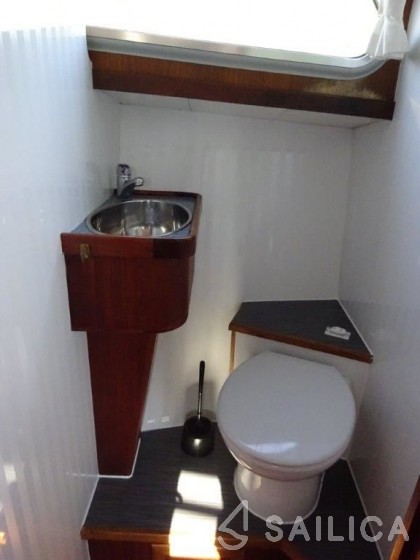 Valkkruiser Kruiser 1200 - Yacht Charter Sailica