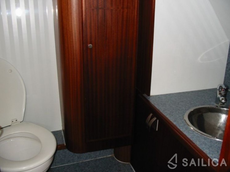 Valkkruiser Kruiser 1200 - Yacht Charter Sailica